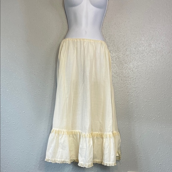 Vintage Byer California Cream Ruffle Hem Skirt – Size Small - Picture 1 of 10
